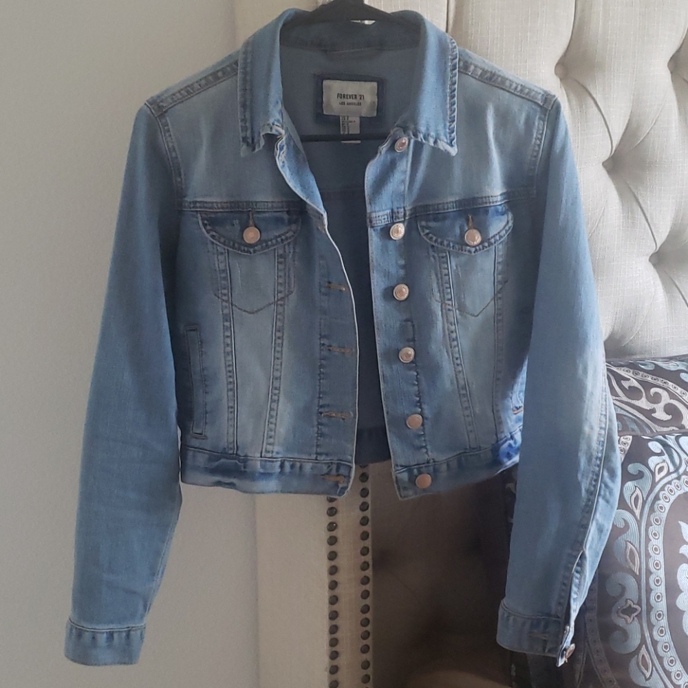Cropped denim jacket
